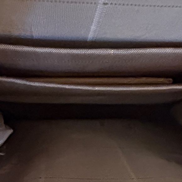 Vintage-Inspired Floral Clutch with Embellishments - Picture 9 of 15